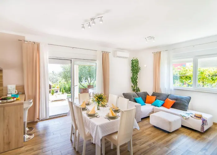 Βίλα Ladonja By Πούλα