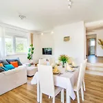 Villa Ladonja By